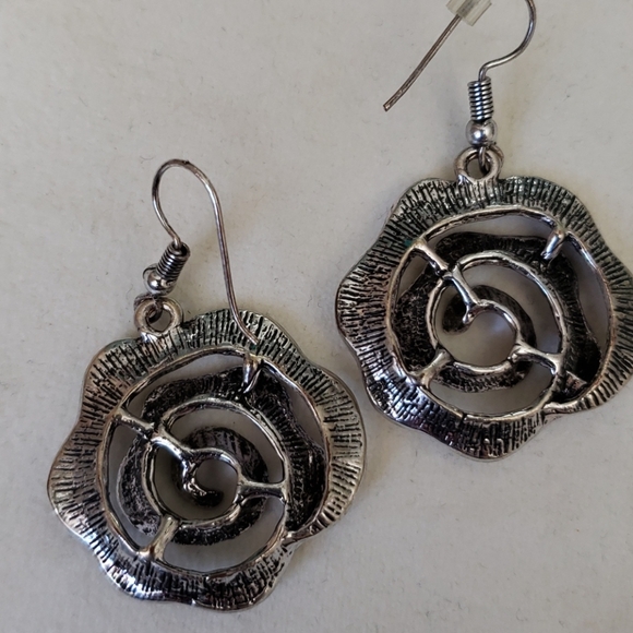 Earrings - Picture 2 of 3